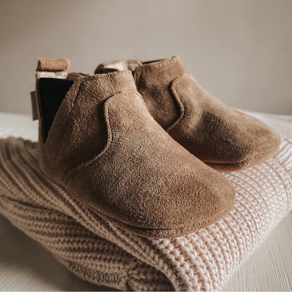 Little Love Bug Other - Brown Suede Chelsea Baby Boots Size 4